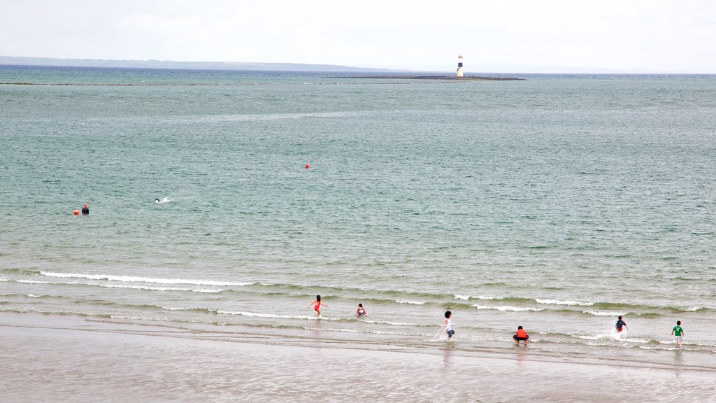 Rosses Point que incluye una playa, vistas generales de la costa y un faro