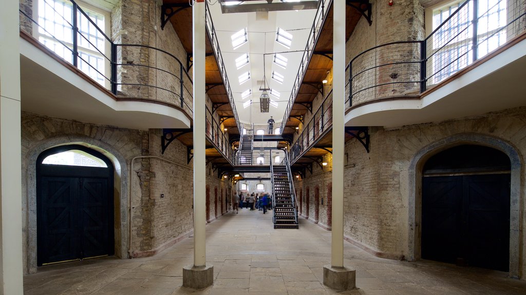 Cork City Gaol que inclui elementos de patrimônio, vistas internas e um edifício administrativo