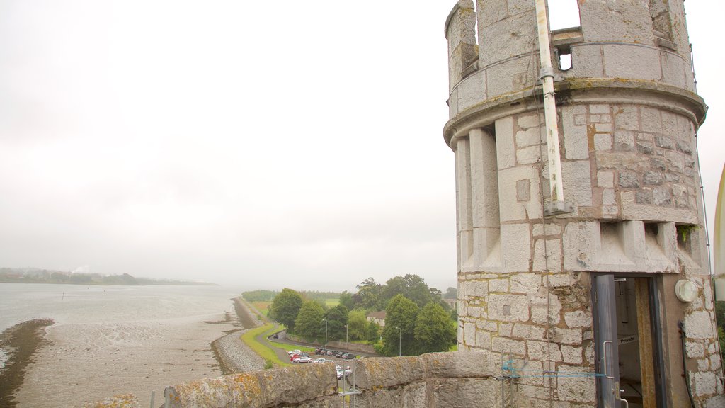 Castelo de Blackrock que inclui um castelo, um rio ou córrego e elementos de patrimônio