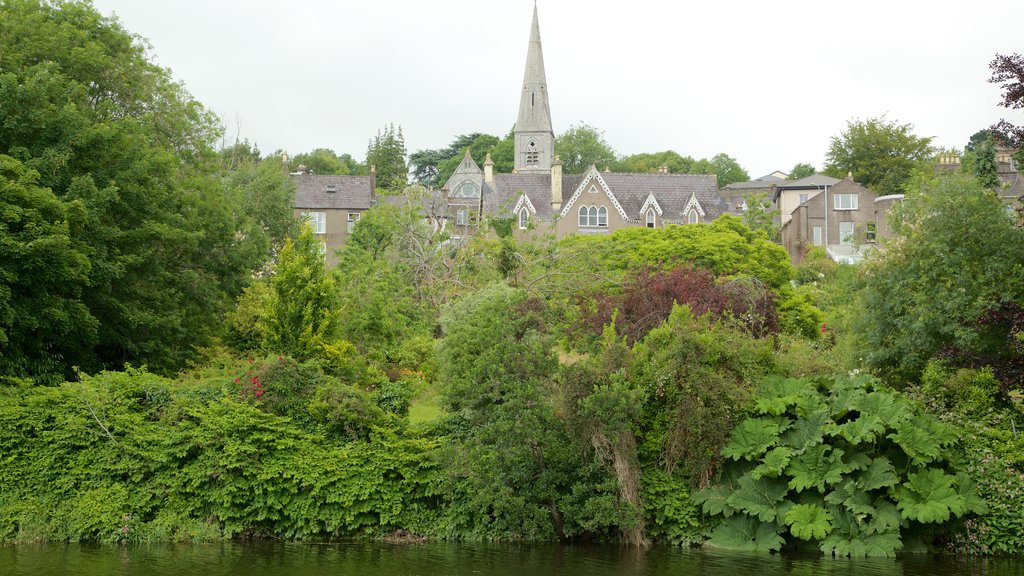 Fitzgerald Park featuring a park, heritage architecture and a river or creek