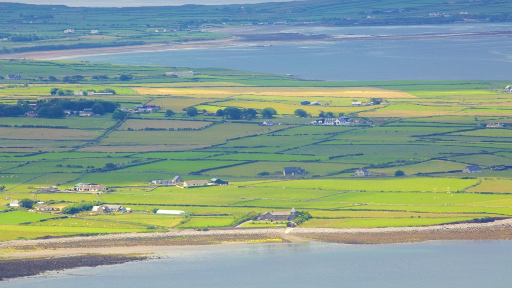 Knocknarea mostrando escenas tranquilas y vista general a la costa