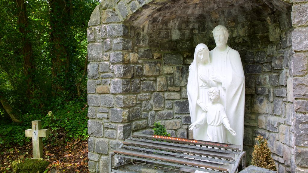 Tobernalt Holy Well ofreciendo elementos del patrimonio y elementos religiosos