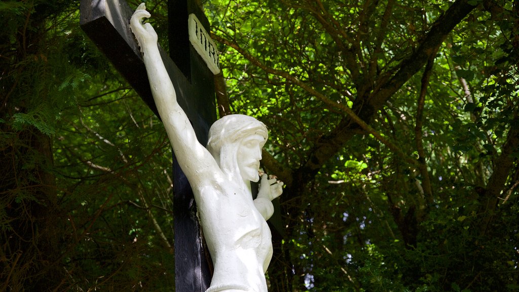 Tobernalt Holy Well que inclui elementos de patrimônio e elementos religiosos