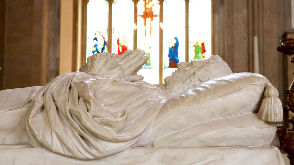 Catedral de Llandaff mostrando elementos de patrimônio, aspectos religiosos e uma estátua ou escultura