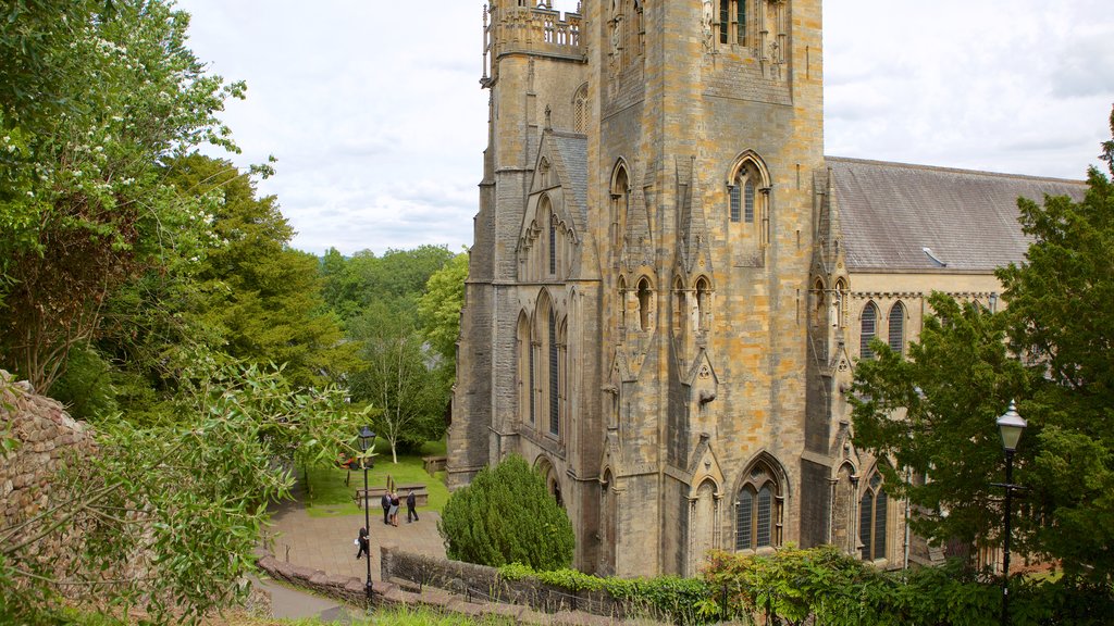 Llandaff Cathedral que incluye elementos del patrimonio, elementos religiosos y patrimonio de arquitectura