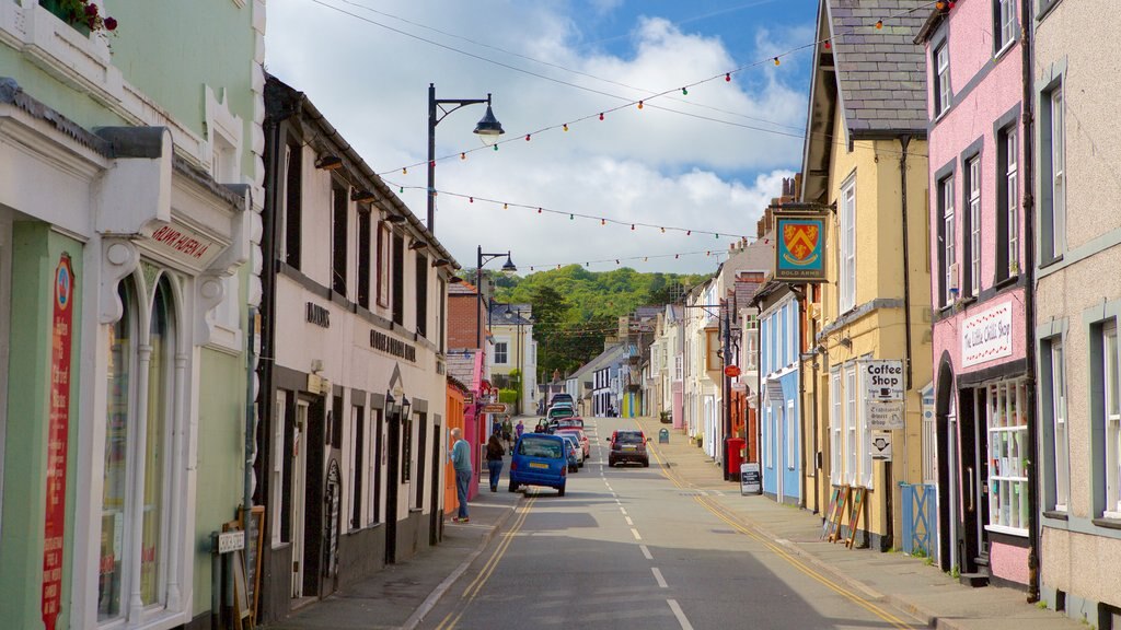 Beaumaris which includes street scenes