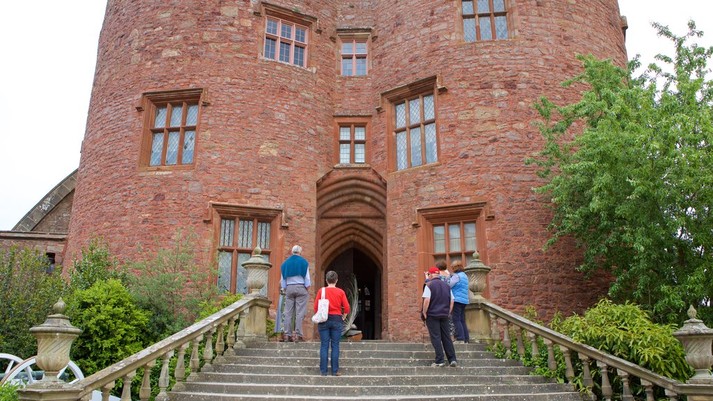 Castelo de Powis mostrando elementos de patrimônio, um castelo e arquitetura de patrimônio