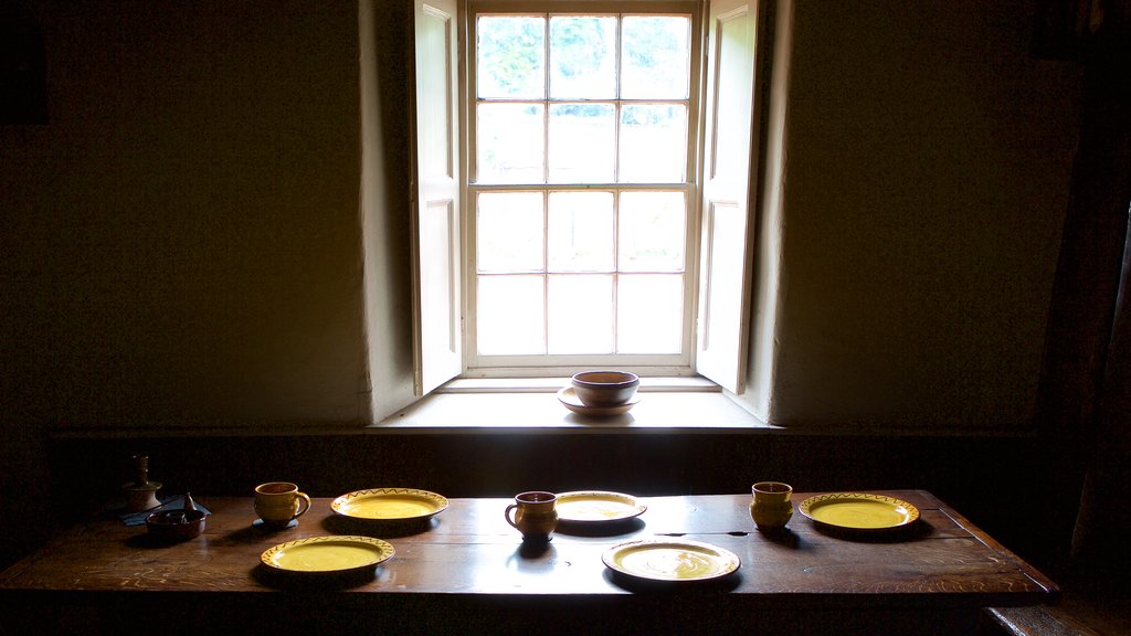 St Fagans caracterizando vistas internas, elementos de patrimônio e uma casa