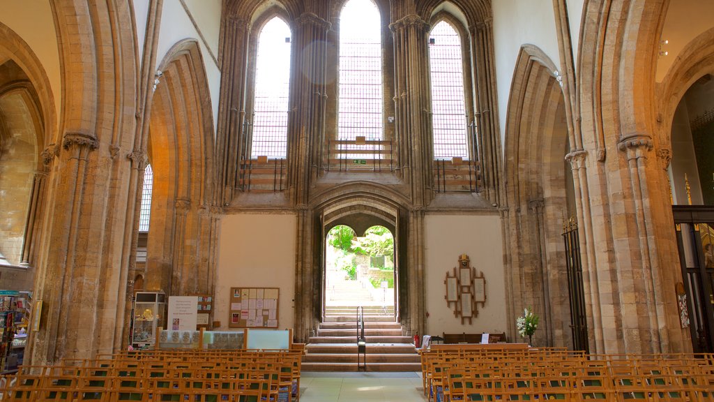 Llandaff Cathedral montrant patrimoine architectural, église ou cathédrale et vues intérieures