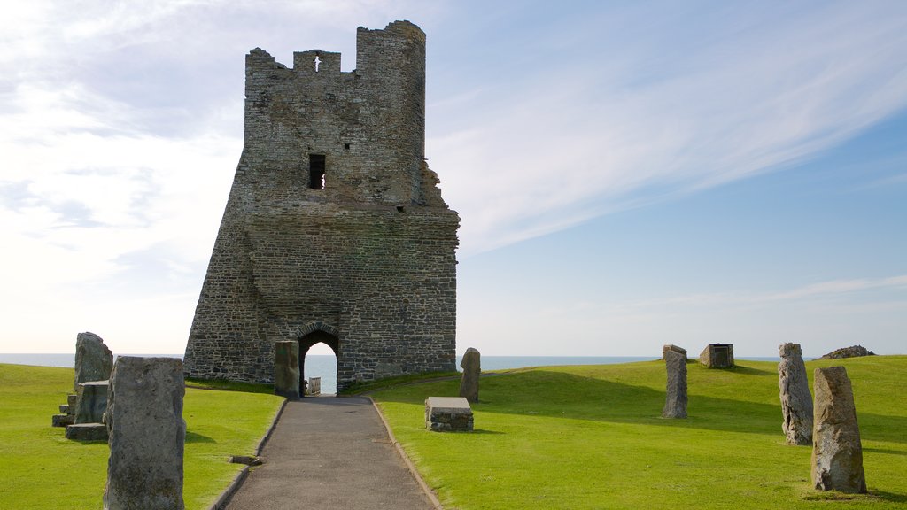 Aberystwyth Castle showing a castle, a ruin and a monument