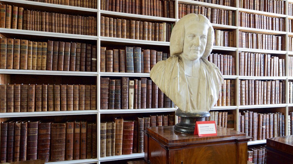 Armagh showing a statue or sculpture, a monument and interior views