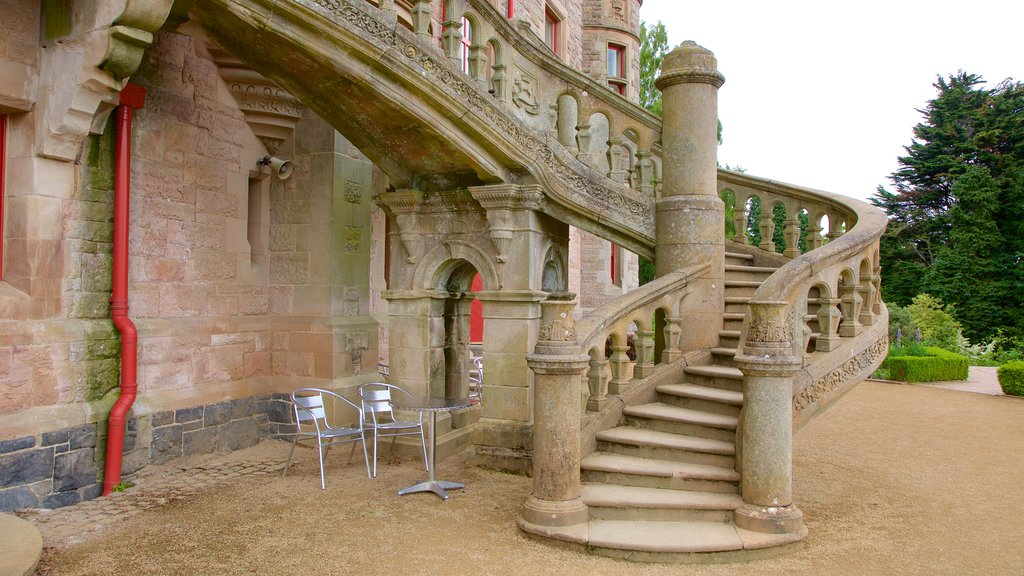 Belfast Castle que incluye arquitectura patrimonial, elementos patrimoniales y un castillo