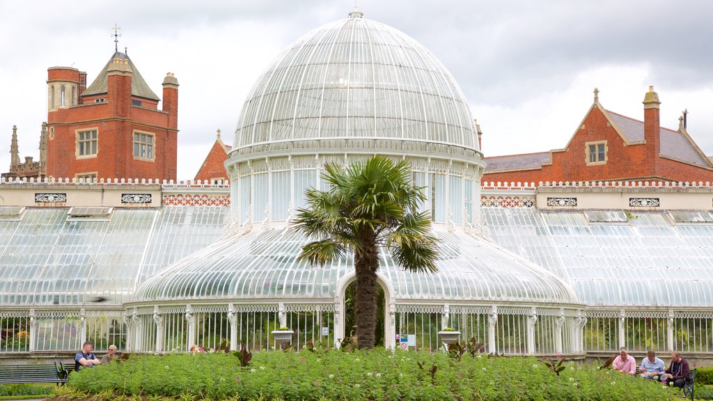 Belfast Botanic Gardens que incluye un parque, patrimonio de arquitectura y elementos del patrimonio