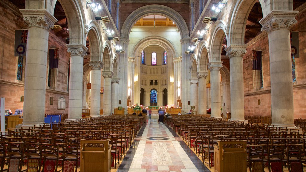 St. Anne\'s Cathedral ofreciendo aspectos religiosos, vistas interiores y patrimonio de arquitectura