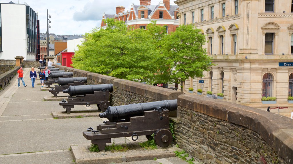 Derry City Walls cosi come famiglia