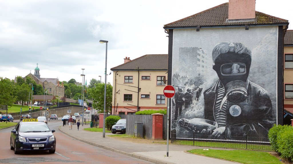 You are Now Entering Free Derry Mural mostrando arte al aire libre y imágenes de calles