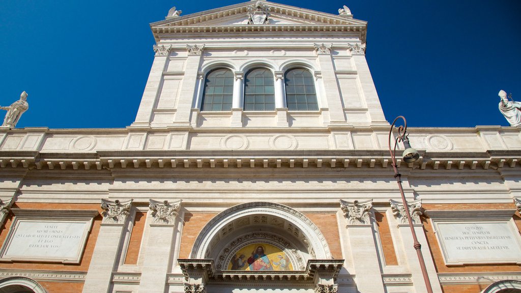 Via Marsala mostrando una iglesia o catedral, arquitectura patrimonial y elementos religiosos