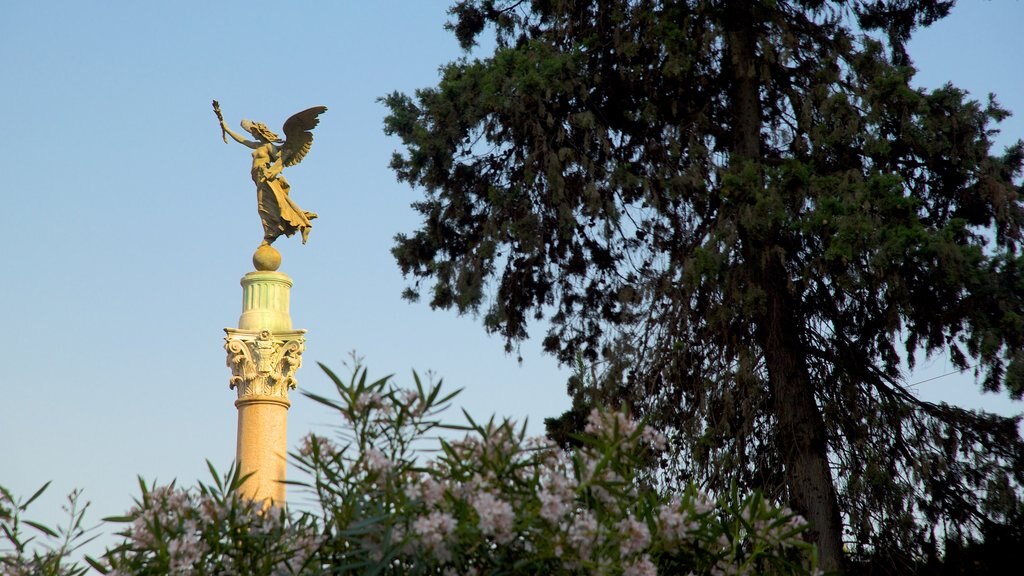 Sallustiano que incluye una estatua o escultura, elementos patrimoniales y un monumento