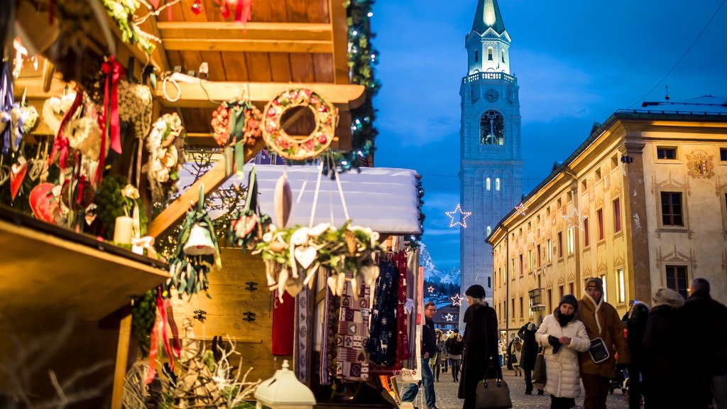 Cortina d\'Ampezzo showing night scenes, shopping and snow