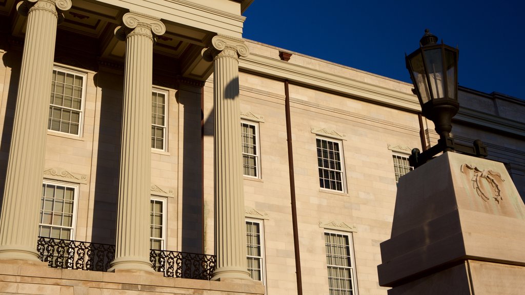 Capitólio Estadual de Mississippi mostrando elementos de patrimônio, um edifício administrativo e arquitetura de patrimônio