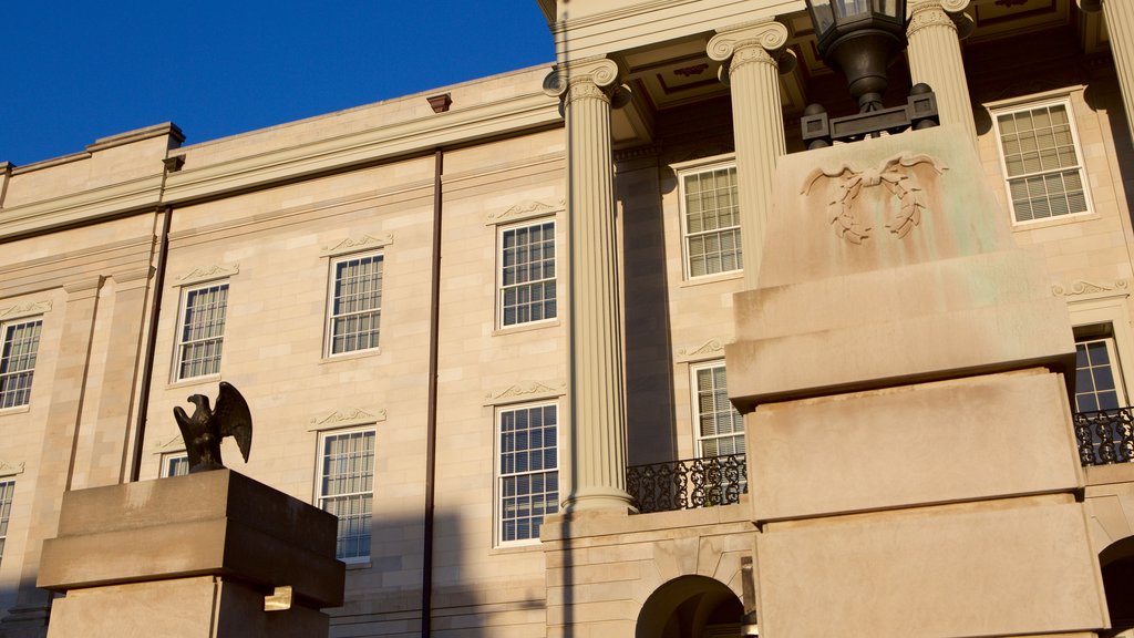 Capitólio Estadual de Mississippi mostrando arquitetura de patrimônio, elementos de patrimônio e um edifício administrativo