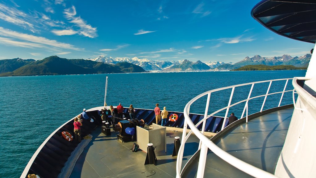 Alaska central del sur que incluye un ferry, vista panorámica y montañas