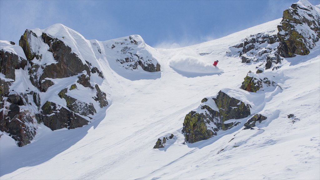 Breckenridge Ski Resort mostrando montanhas, esqui na neve e neve