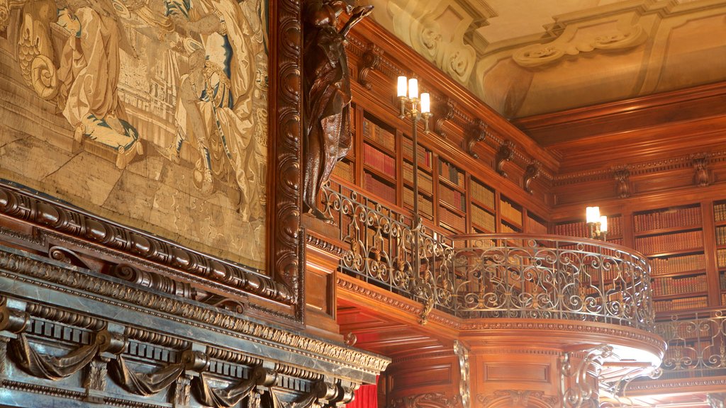 Biltmore Estate showing château or palace, heritage elements and interior views