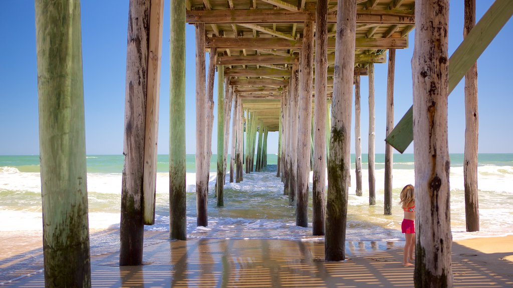 Strand van Ocean City toont een zandstrand en algemene kustgezichten en ook een kind