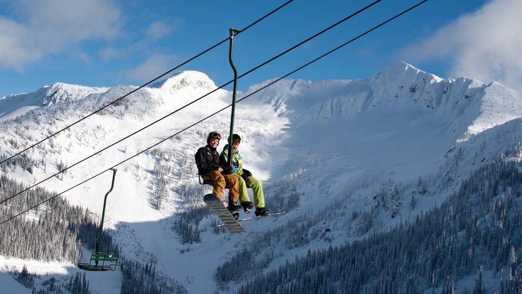 Whitewater-skiferiestedet og byder på sne, en kabinelift og bjerge