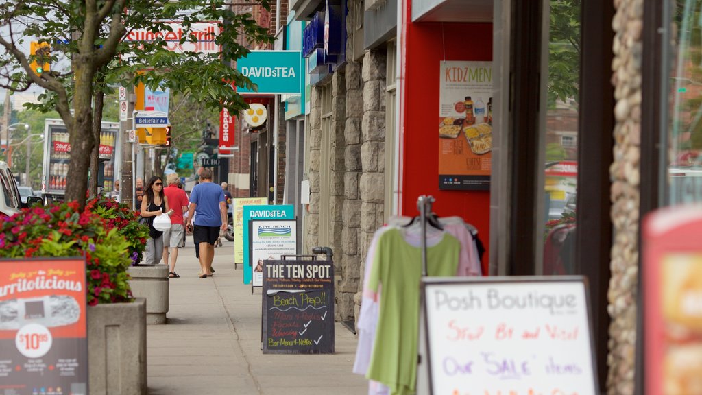 Scarborough Village mettant en vedette scènes de rue et signalisation aussi bien que un petit groupe de personnes