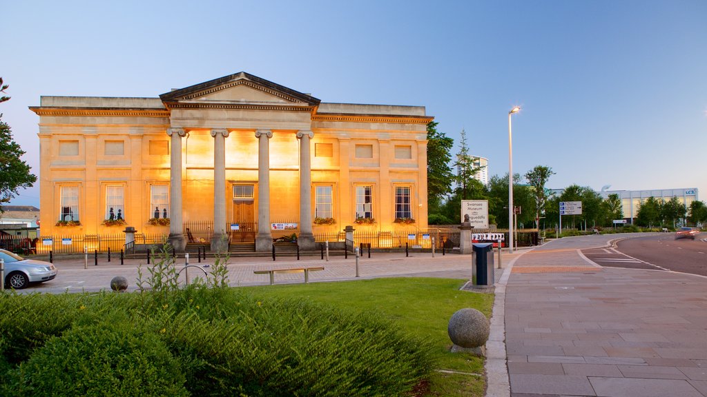 Swansea showing street scenes and heritage elements