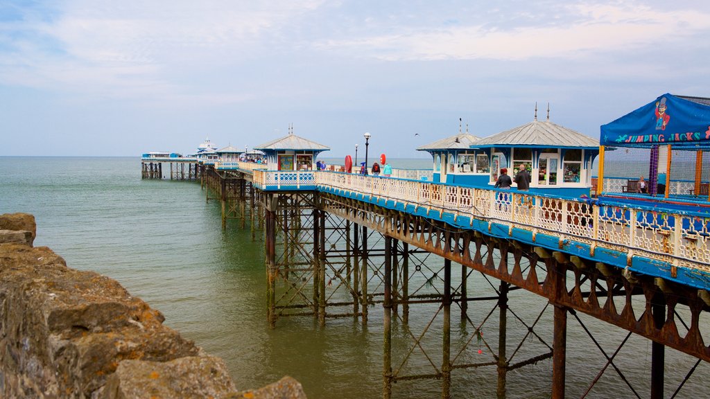 Llandudno Pier que inclui paisagens litorâneas