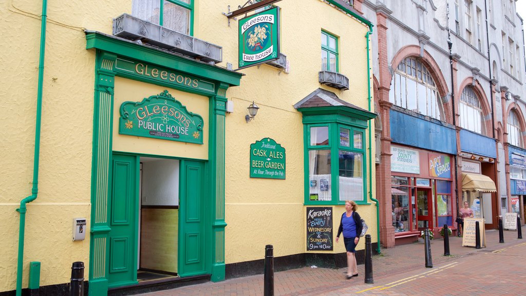 Holyhead showing street scenes