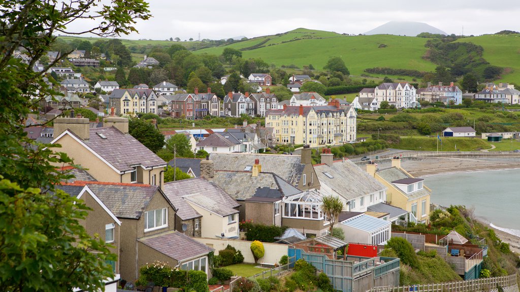 Criccieth showing landscape views and a small town or village