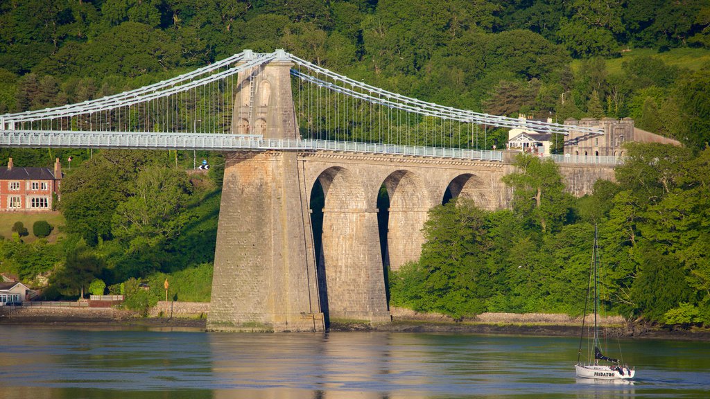 Ponte Menai que inclui um rio ou córrego e uma ponte