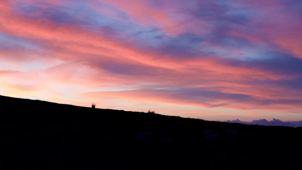 Brecon Beacons Nationalpark presenterar en solnedgång