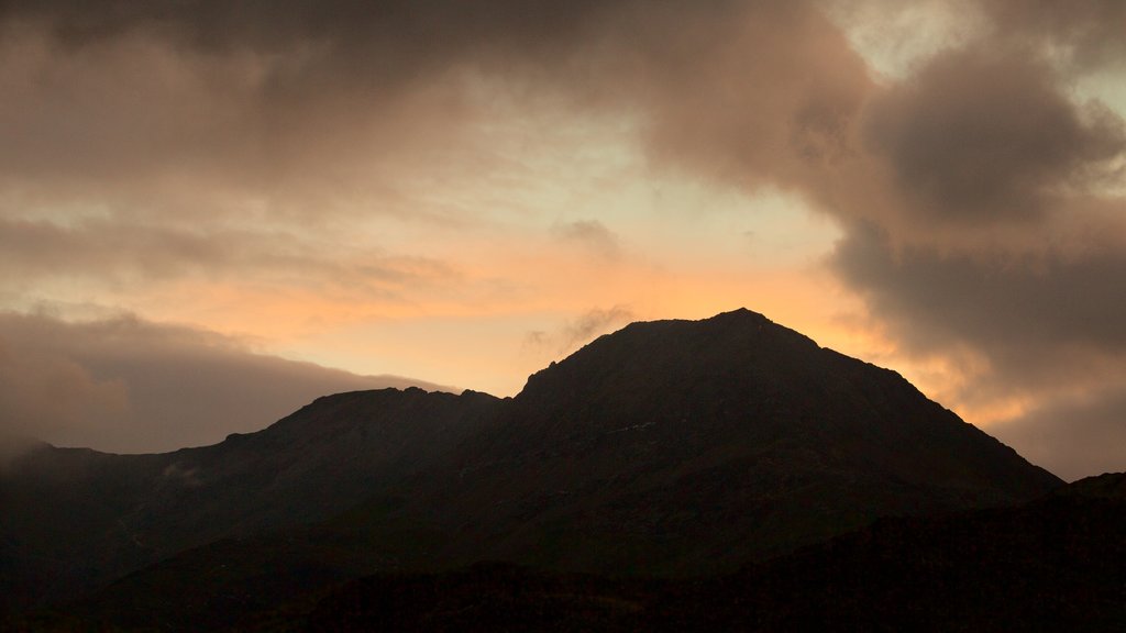 Mount Snowdon showing a sunset and mountains