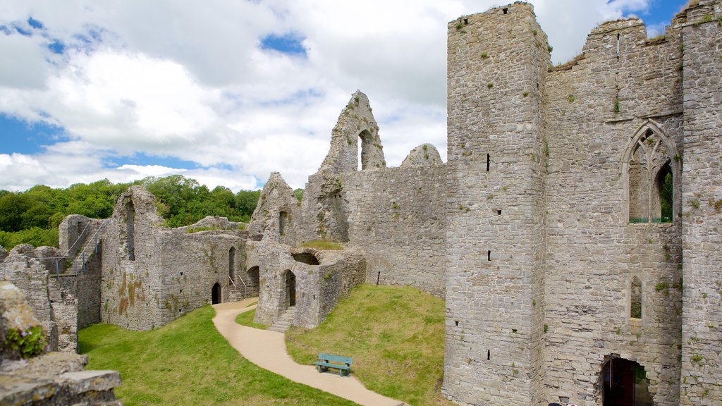 Oystermouth Castle que incluye elementos patrimoniales, ruinas de un edificio y castillo o palacio