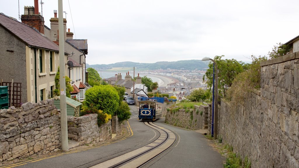 Great Orme Tramway mostrando imágenes de calles y artículos ferroviarios