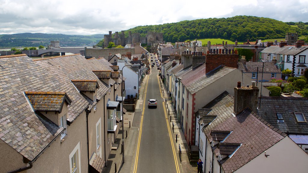 Conwy mostrando una pequeña ciudad o pueblo