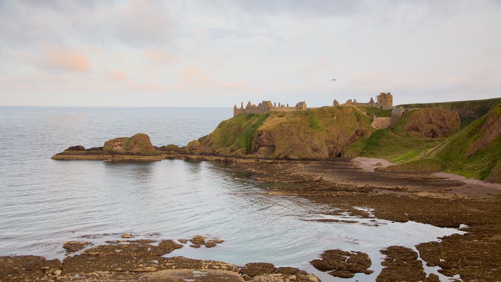 Dunnottar Castle showing rugged coastline