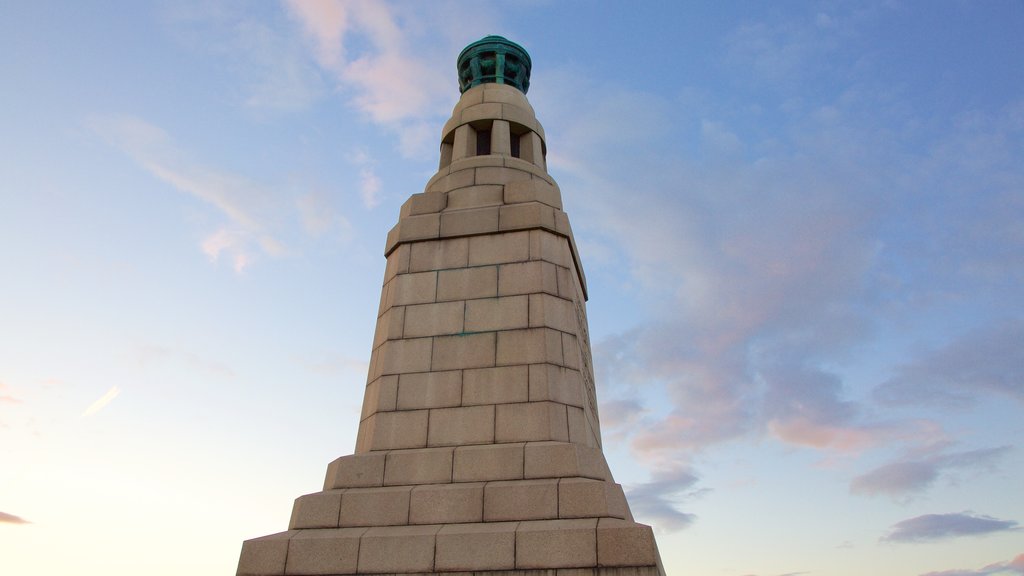 Dundee Law que incluye un monumento