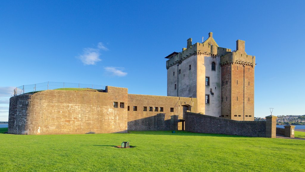 Broughty Ferry showing château or palace