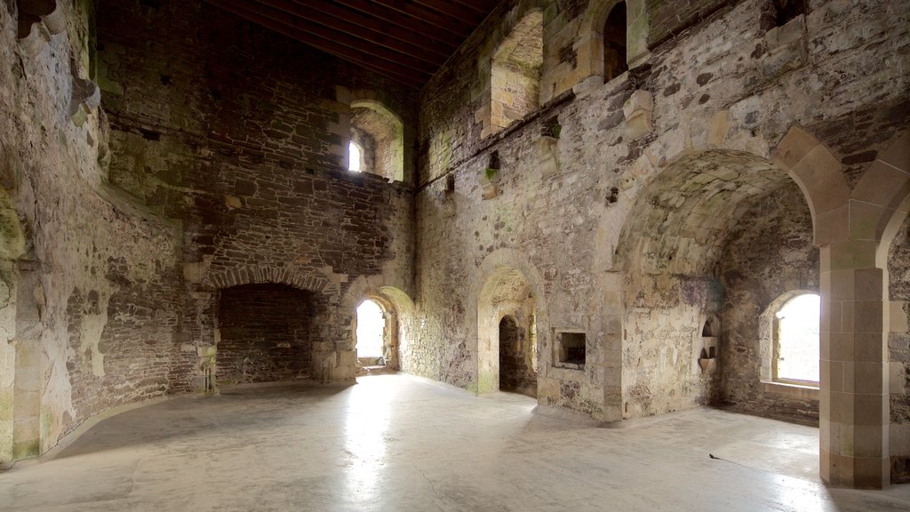 Castelo de Doune caracterizando vistas internas e elementos de patrimônio