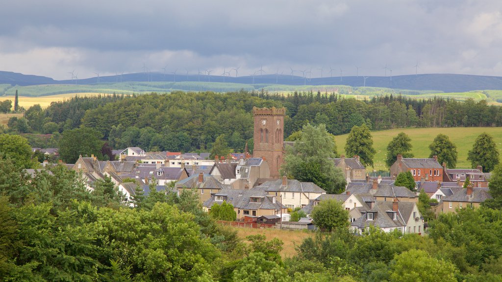 Doune Castle mostrando una pequeña ciudad o aldea