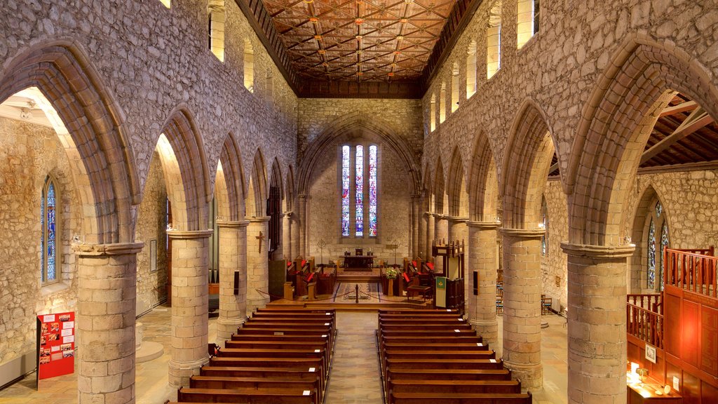 Cathedral of St. Machar que incluye una iglesia o catedral, vistas interiores y aspectos religiosos