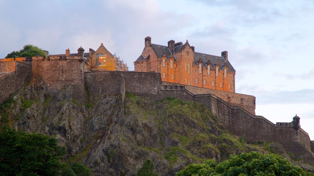 Edinburgh Castle which includes chateau or palace and heritage elements