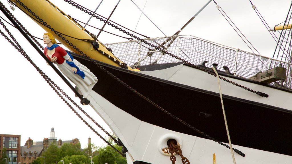 Tall Ship at Glasgow Harbour mostrando elementos del patrimonio y paseos en lancha