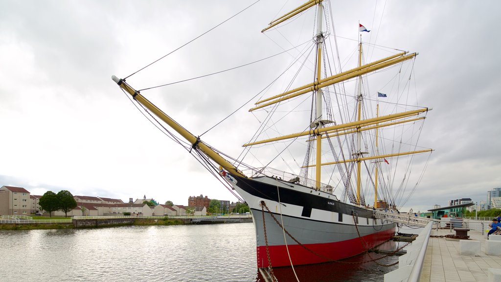 Tall Ship at Glasgow Harbour menampilkan pemandangan umum pantai, berlayar dan objek warisan